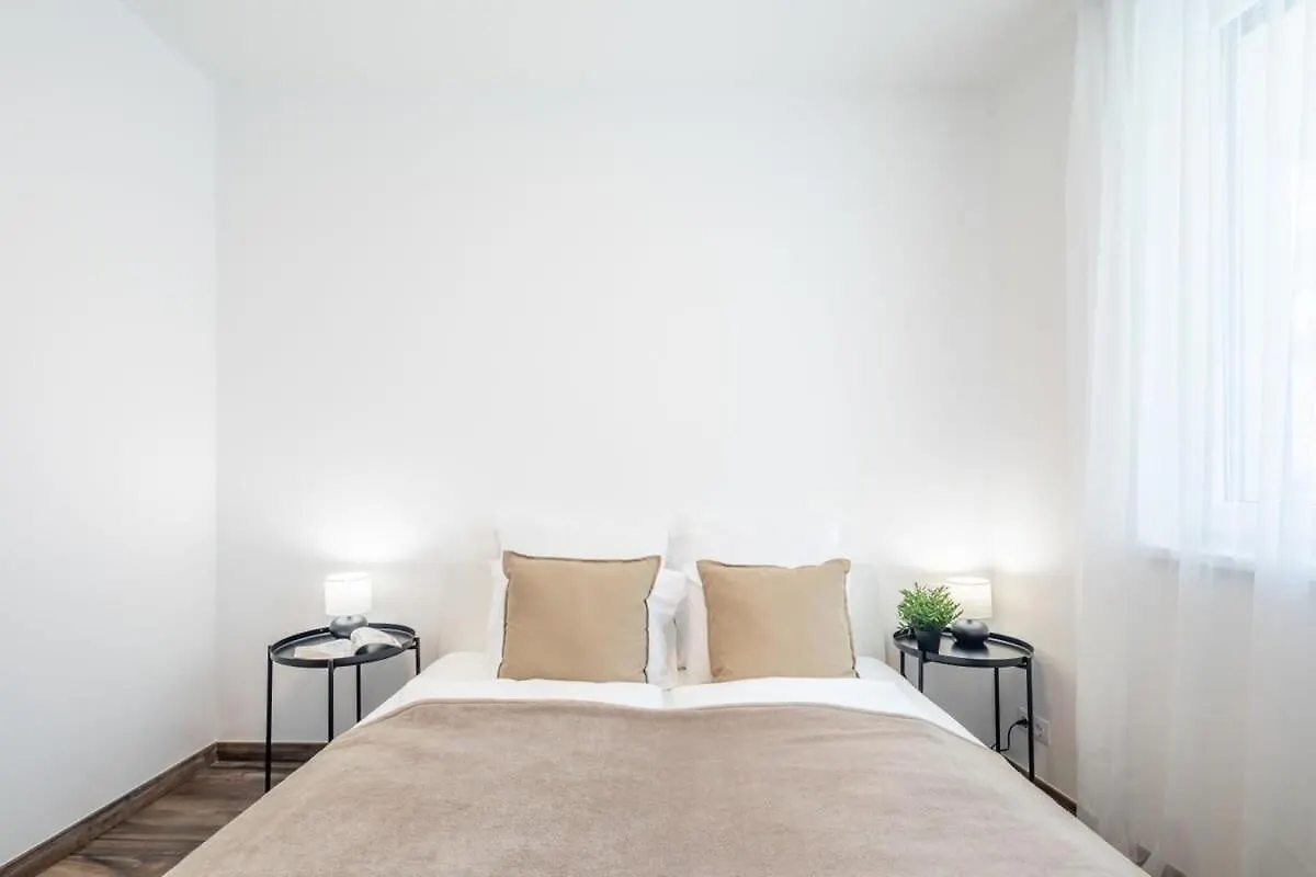 Balcony - Easy Parking - Comfy Home Budapest Apartment