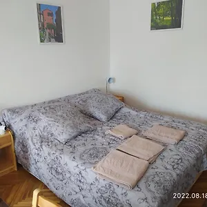  Apartment 3 Hippos