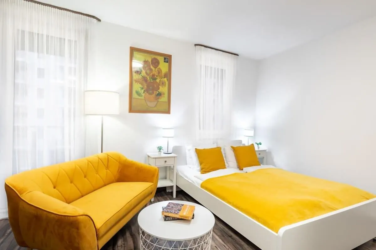 Balcony - Easy Parking - Comfy Home location